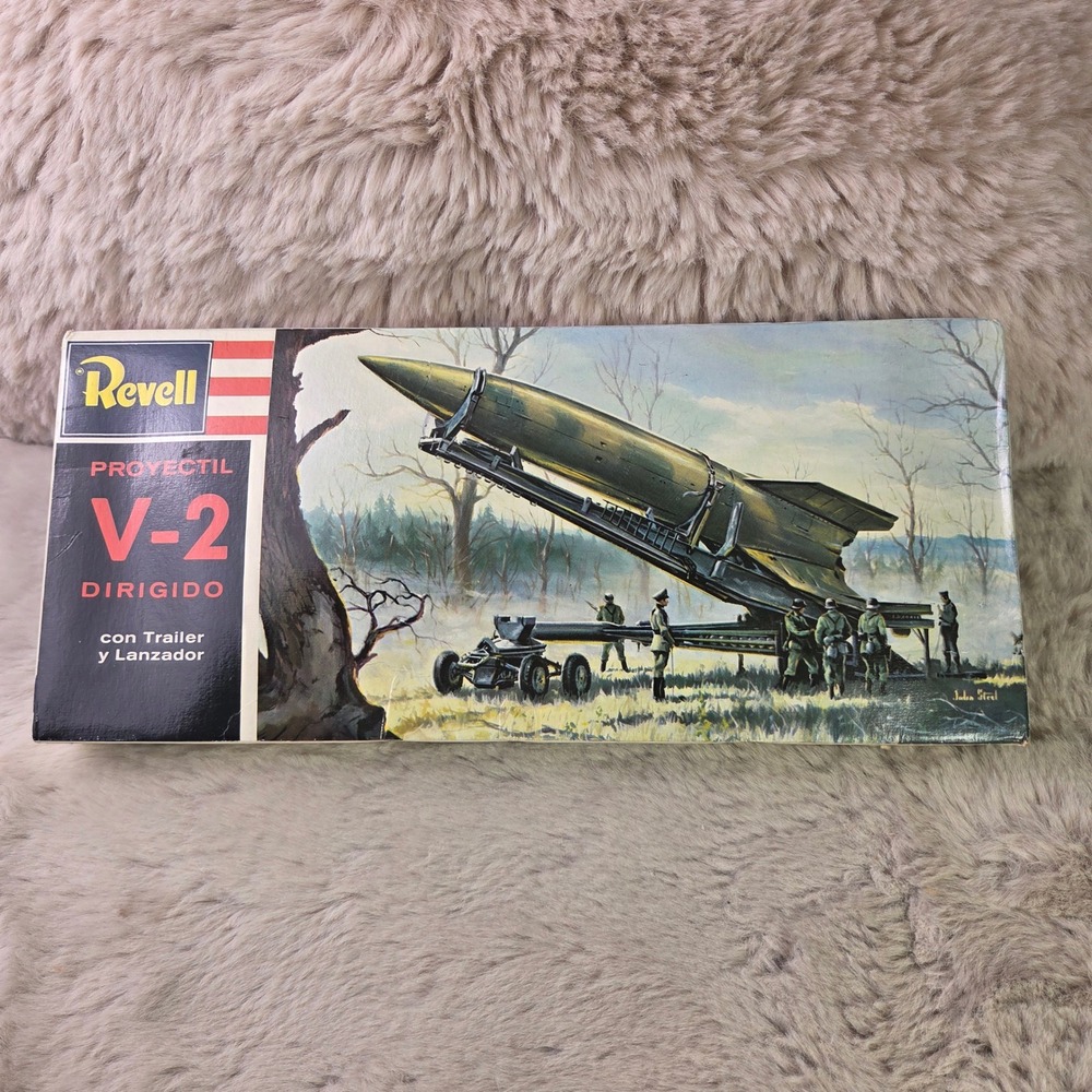 Revell Lodela V-2 German Missile 1/69 Kit H-560 Trailer Launcher Vintage
